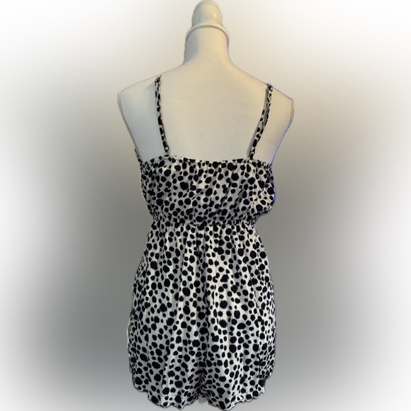 Very cute black and white spotted Millau romper with elastic waist size medium - Picture 2 of 2